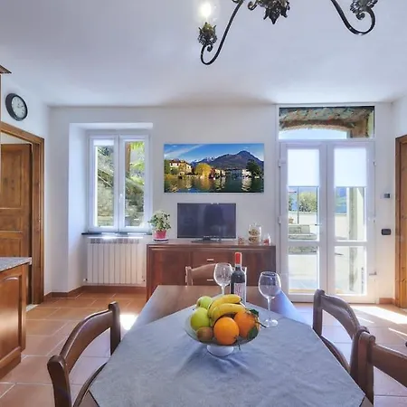 Casa Ducale View דירה מנדלו דל לאריו